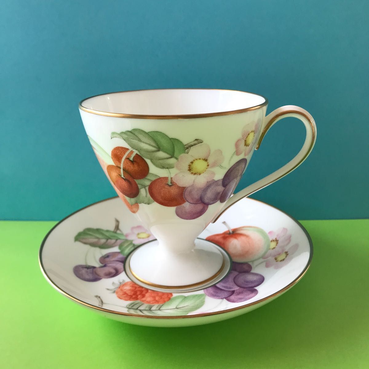ノリタケ Noritake 高級ラインのカップ 柄違い2客セット 廃盤 ノリタケ Noritake 高級ラインのカップ 柄違い2客セット 廃盤