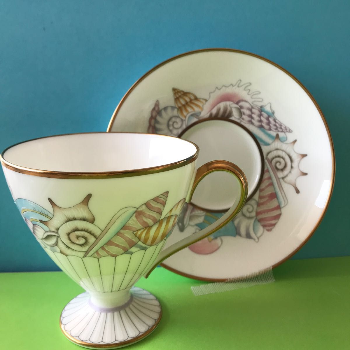 ノリタケ Noritake 高級ラインのカップ 柄違い2客セット 廃盤 ノリタケ Noritake 高級ラインのカップ 柄違い2客セット 廃盤