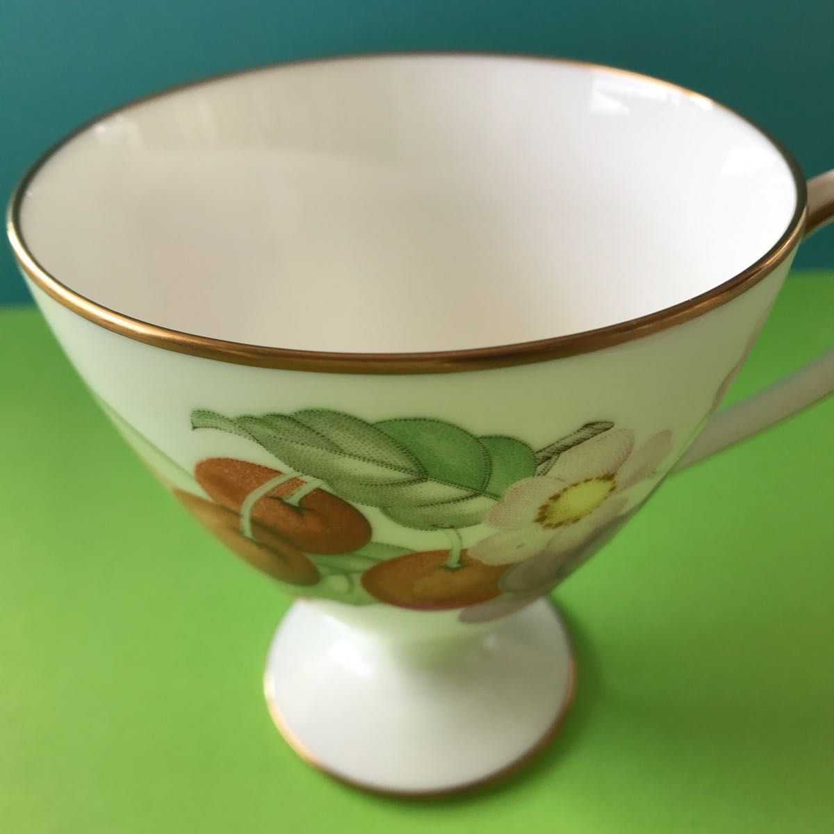 ノリタケ Noritake 高級ラインのカップ 柄違い2客セット 廃盤 ノリタケ Noritake 高級ラインのカップ 柄違い2客セット 廃盤