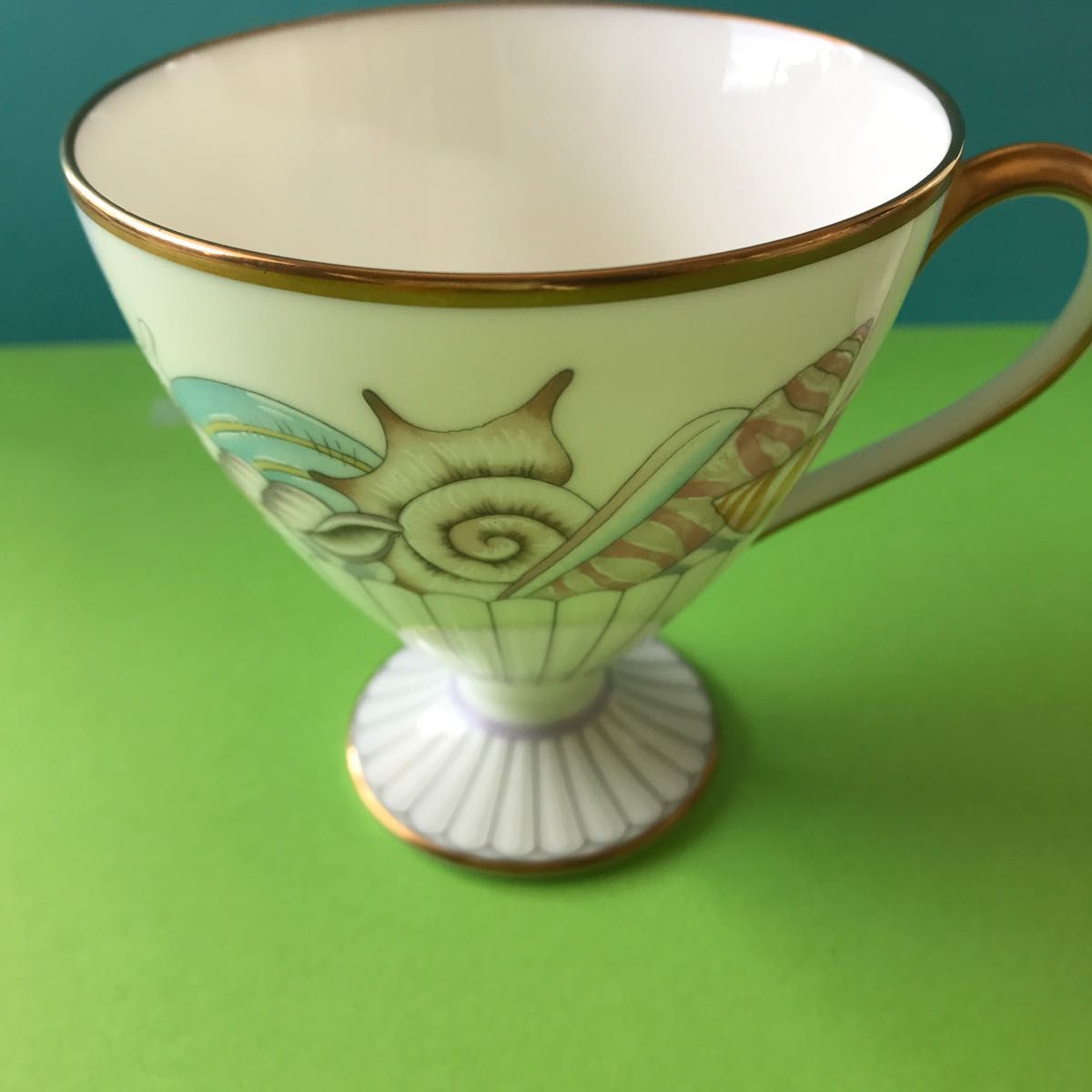 ノリタケ Noritake 高級ラインのカップ 柄違い2客セット 廃盤 ノリタケ Noritake 高級ラインのカップ 柄違い2客セット 廃盤