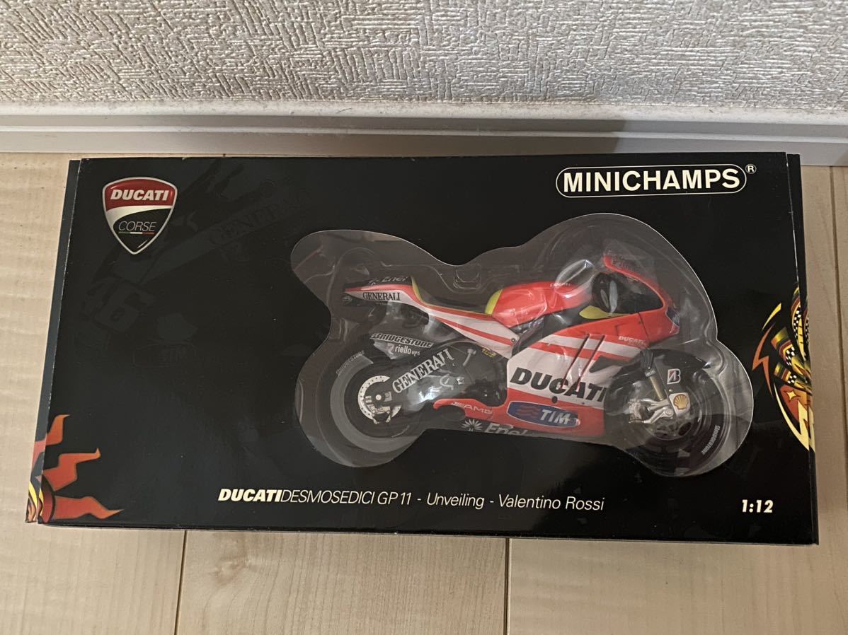 中古 MINICHAMPS ミニチャンプス PMA 1/12 Ducati Desmosedici GP11 Unveiling バレンティーノ・ロッシ MOTOGP 2011 RC211V RC213V YZR-M1_画像10