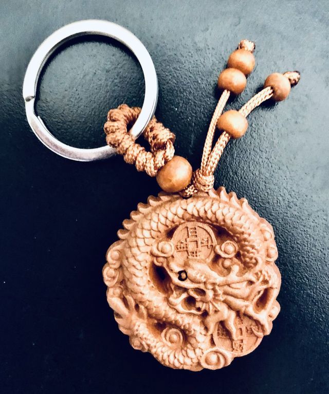[ peach. tree tree carving netsuke ] * dragon ②* natural / natural tree made / handmade / hand made / skill sculpture / key holder / strap / present / better fortune feng shui . except .