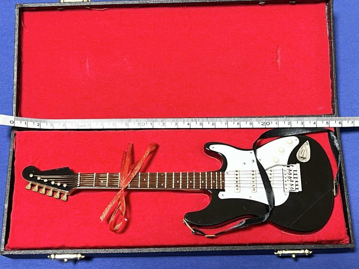 シンプルでおしゃれ 1/3スケール エレキギター 黒色 60cmドールサイズ