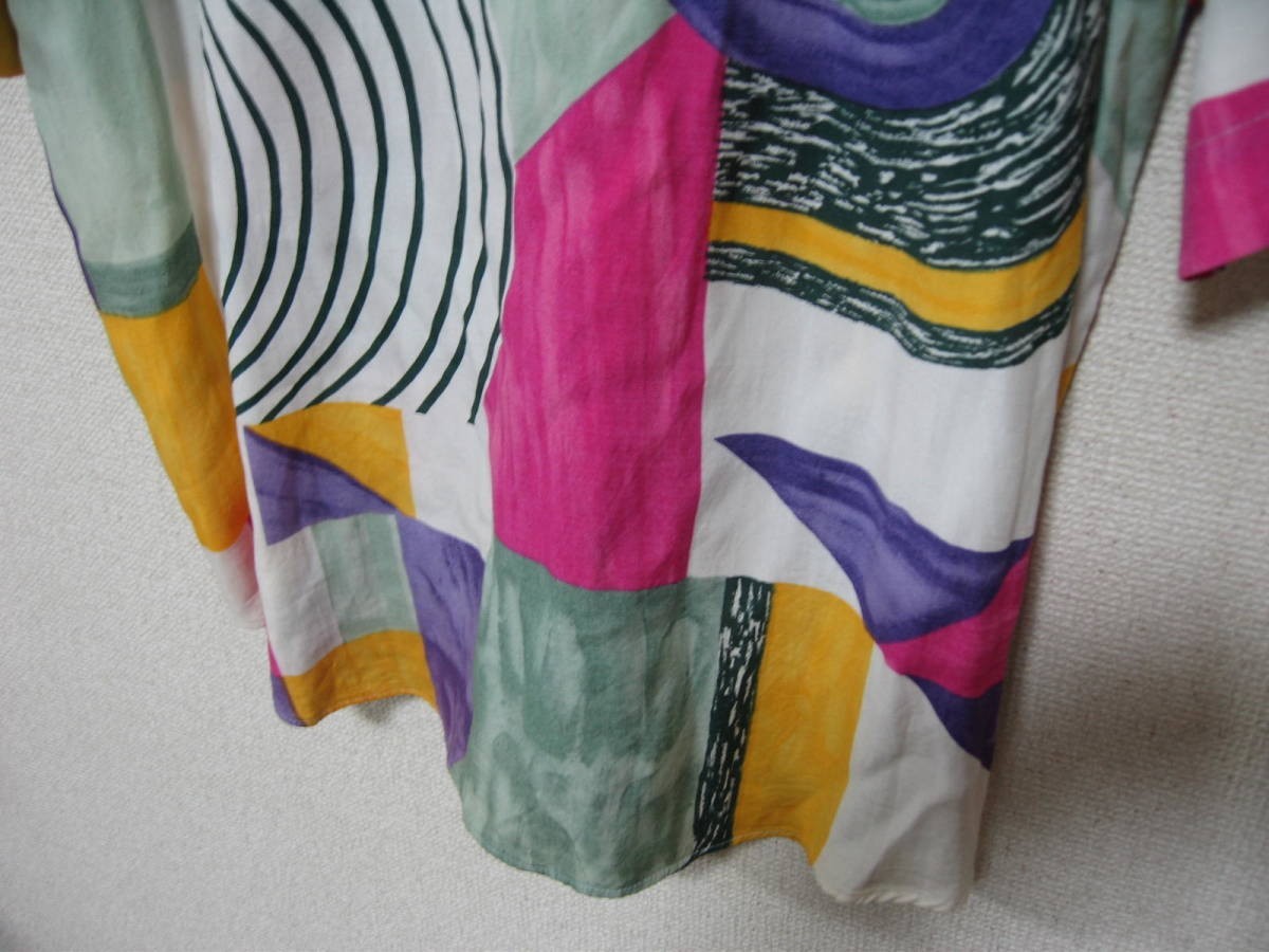 UNITED COLORS OF BENETTON Benetton design shirt rayon shirt size M art . what . total pattern 