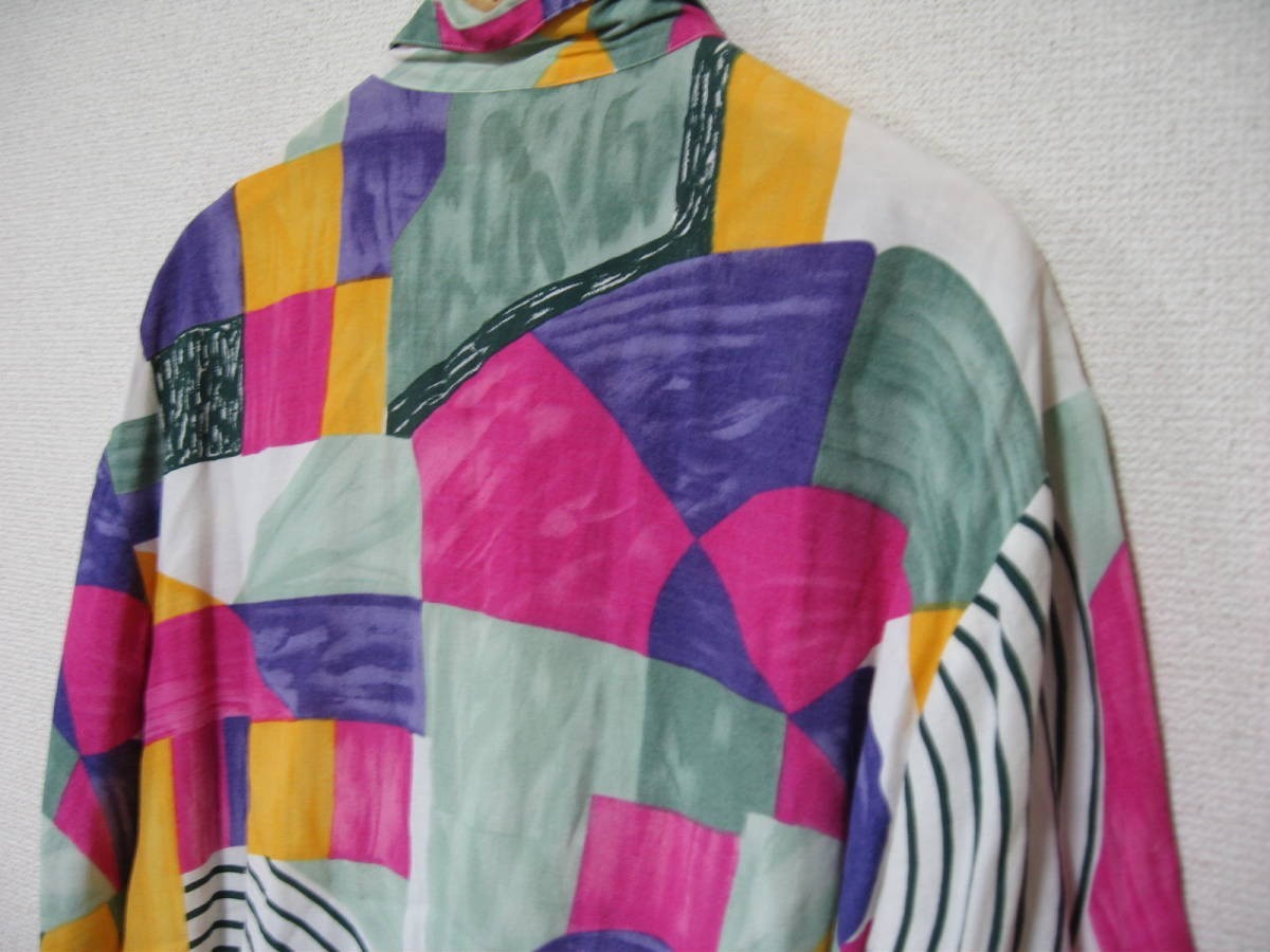UNITED COLORS OF BENETTON Benetton design shirt rayon shirt size M art . what . total pattern 