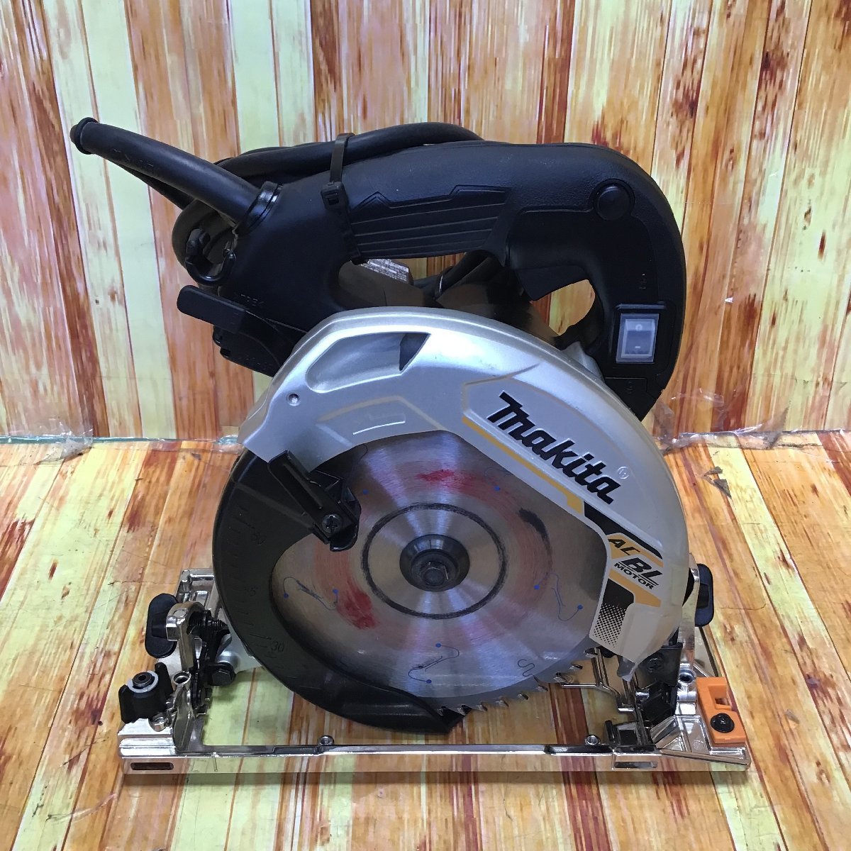 かかる 【美品 / 動作品】☆マキタ(makita) 電子マルノコ HS6303B