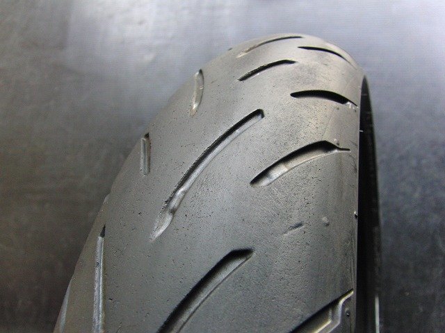 【送料無料★ ※沖縄・離島を除く】単品中古タイヤ!ダンロップ◎GPR300. 110/70R17. へ668:23033_画像2