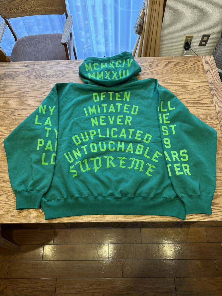 にてご Supreme Team Flocked Hooded Sweatshirt シュプリーム