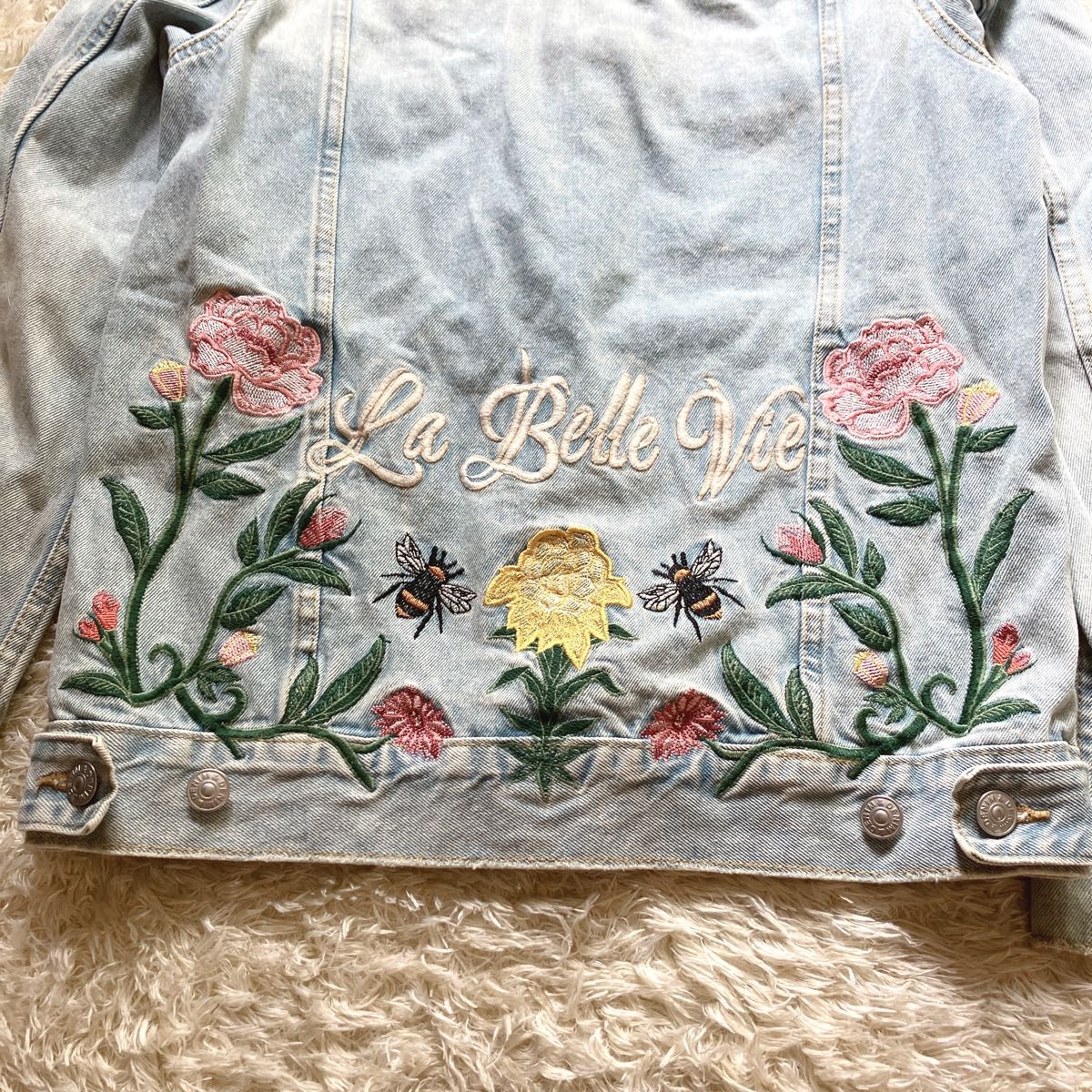 花柄 刺繍 デニムジャケット GジャンH&M エイチアンドエム 花柄 刺繍 デニムジャケット GジャンH&M エイチアンドエム