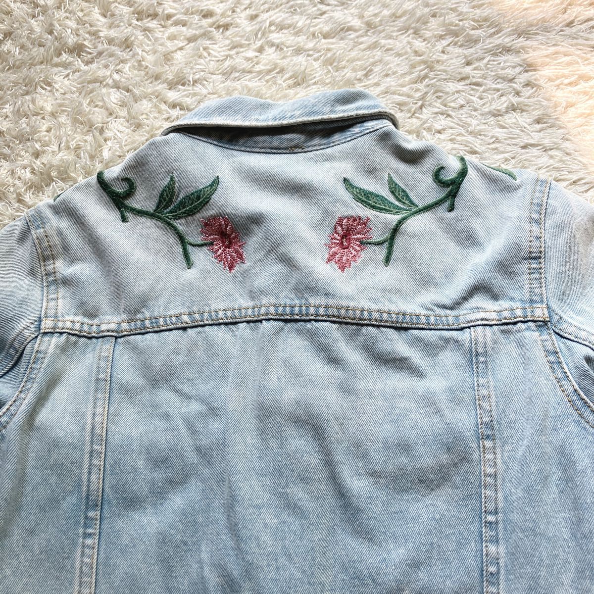 花柄 刺繍 デニムジャケット GジャンH&M エイチアンドエム 花柄 刺繍 デニムジャケット GジャンH&M エイチアンドエム