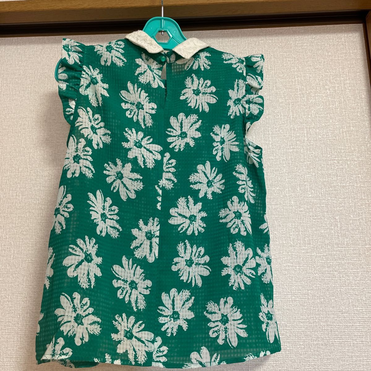 アズノゥアズピンキートップス 花柄刺繍 裾リボン ストライプ - シャツ