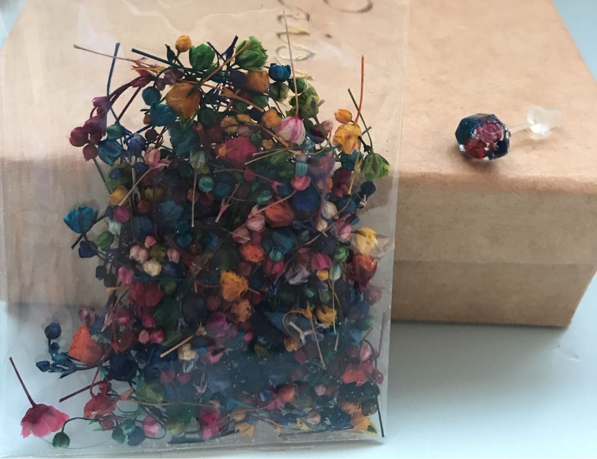 新品！本物のお花をカラフルに染めました！ハンドメイド素材。アクセサリー素材。