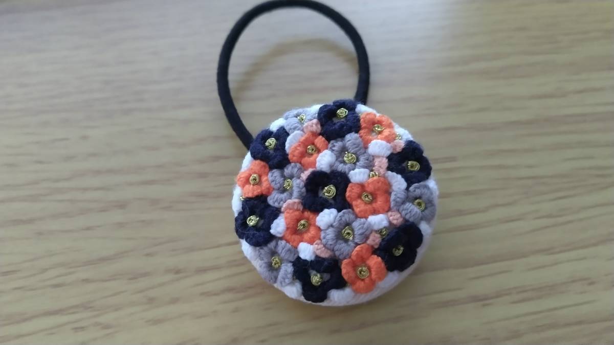 お花いっぱい　刺繍ヘアゴム　2_画像1