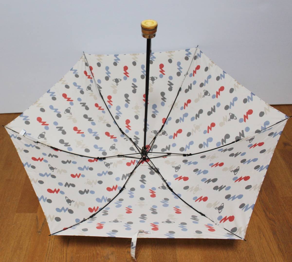 新品 ヴィヴィアンウエストウッド 手開きオーブ総柄 ユニ 新品 ヴィヴィアンウエストウッド 手開きオーブ総柄 ユニ