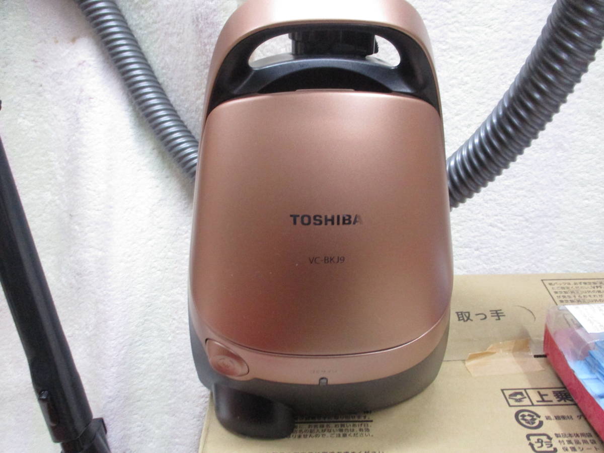 ヤフオク! - 2022年製 東芝 紙パック式掃除機 ブロンズ VC-BK...