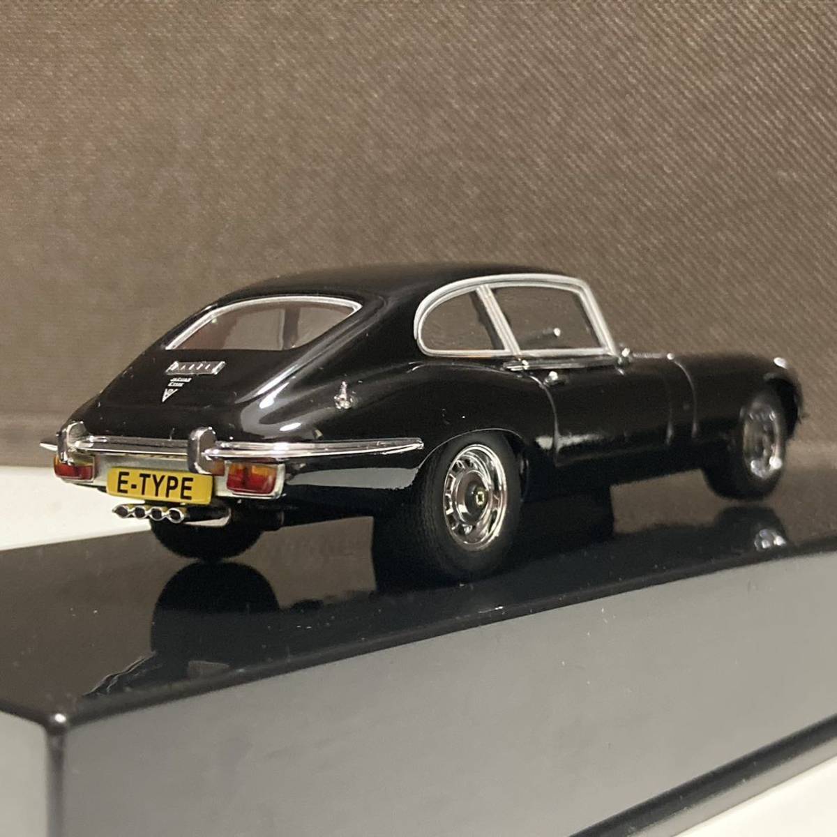 1/43 オートアート ジャガー Eタイプ クーペ シリーズⅢ ケース付き 右ミラー無 AUTOart jaguar e type coupe series 3 ミニカー ジャンク