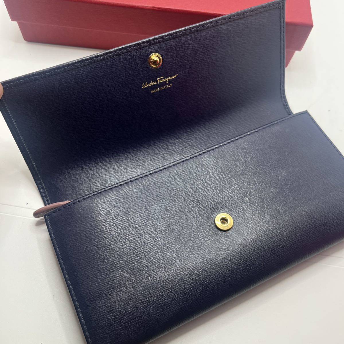 てなグッズや Salvatore Ferragamo フェラガモ ガンチーニ 長財布