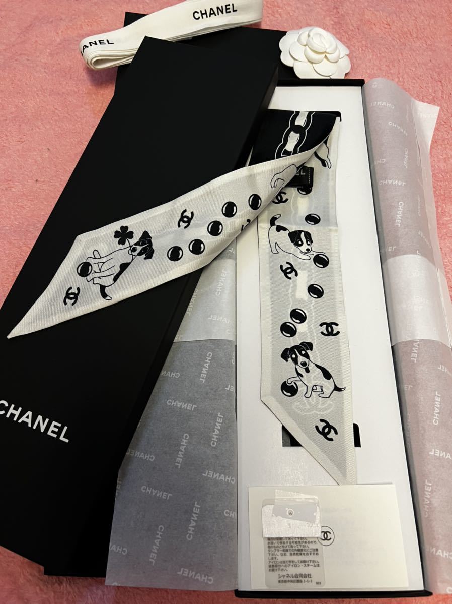国内正規品 犬柄シャネルCHANELバンダナ未使用未開封カメリア紙袋付