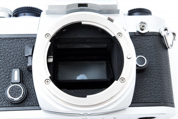 超美品 NIKON FM シルバー フィルムカメラ モルト新品交換済 Y526