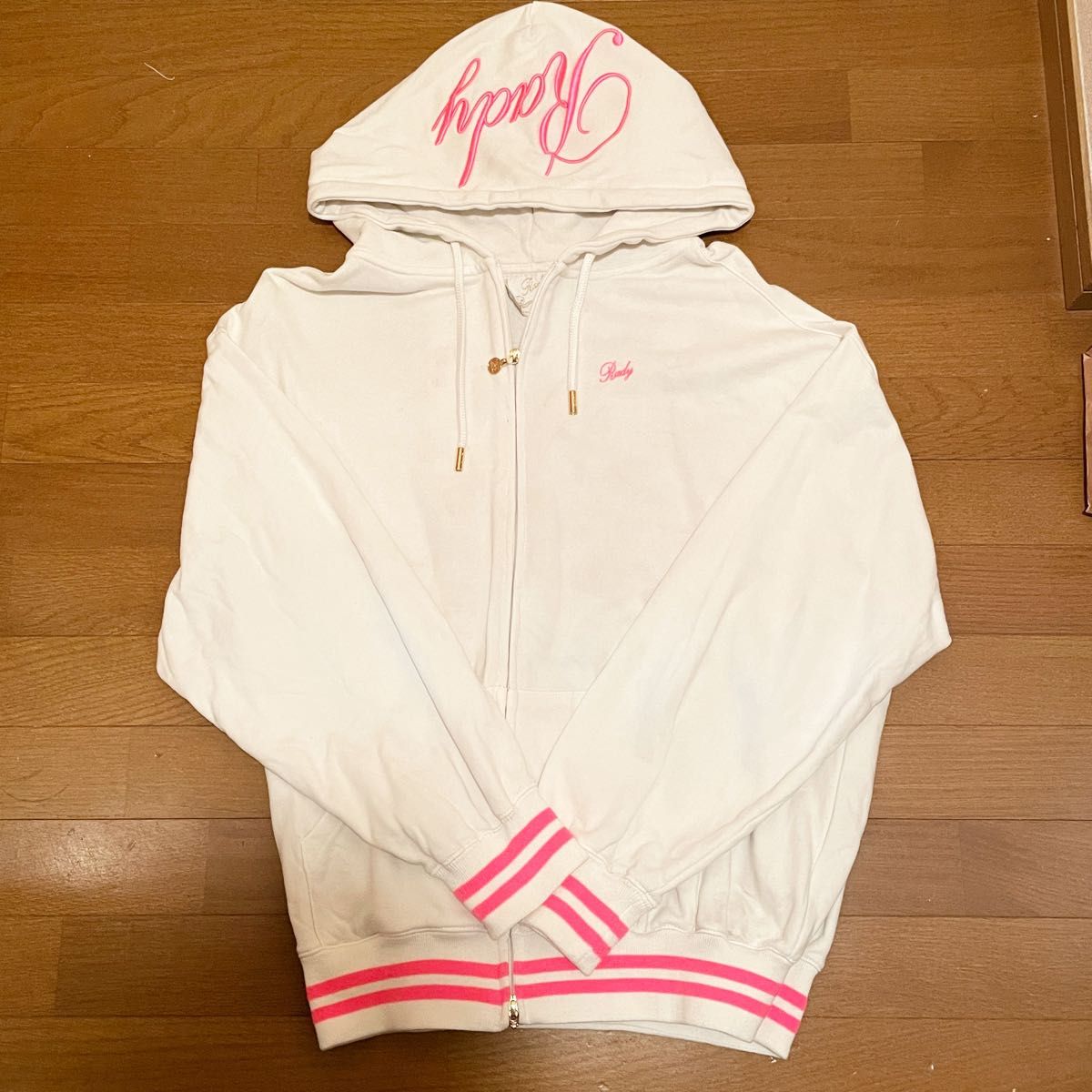 Rady パーカー ジップアップパーカー ロゴ フーディ ホワイト Rady パーカー ジップアップパーカー ロゴ フーディ ホワイト