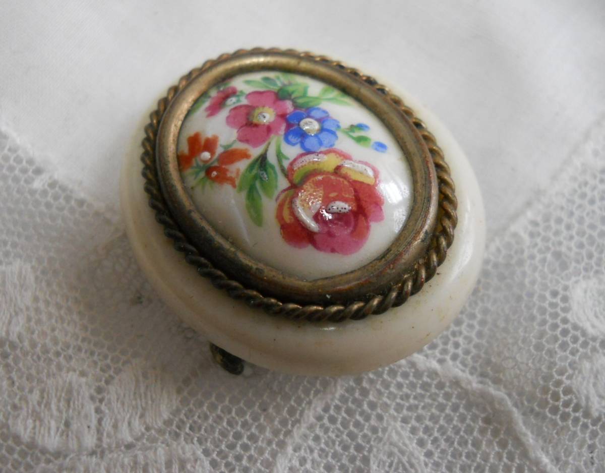  France made antique Limoges Limo -ju bouquet . hand .. was done . board brooch French cell Lloyd. frame 