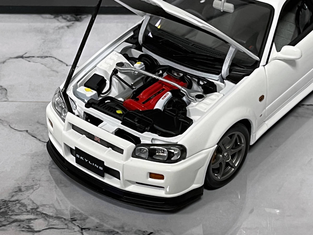 【AUTO art】1/18 NISSAN SKYLINE GT-R (R34) V-SPEC (WHITE) 1/18 日産 スカイライン GT-R (R34) V-SPEC (ホワイト)の画像6