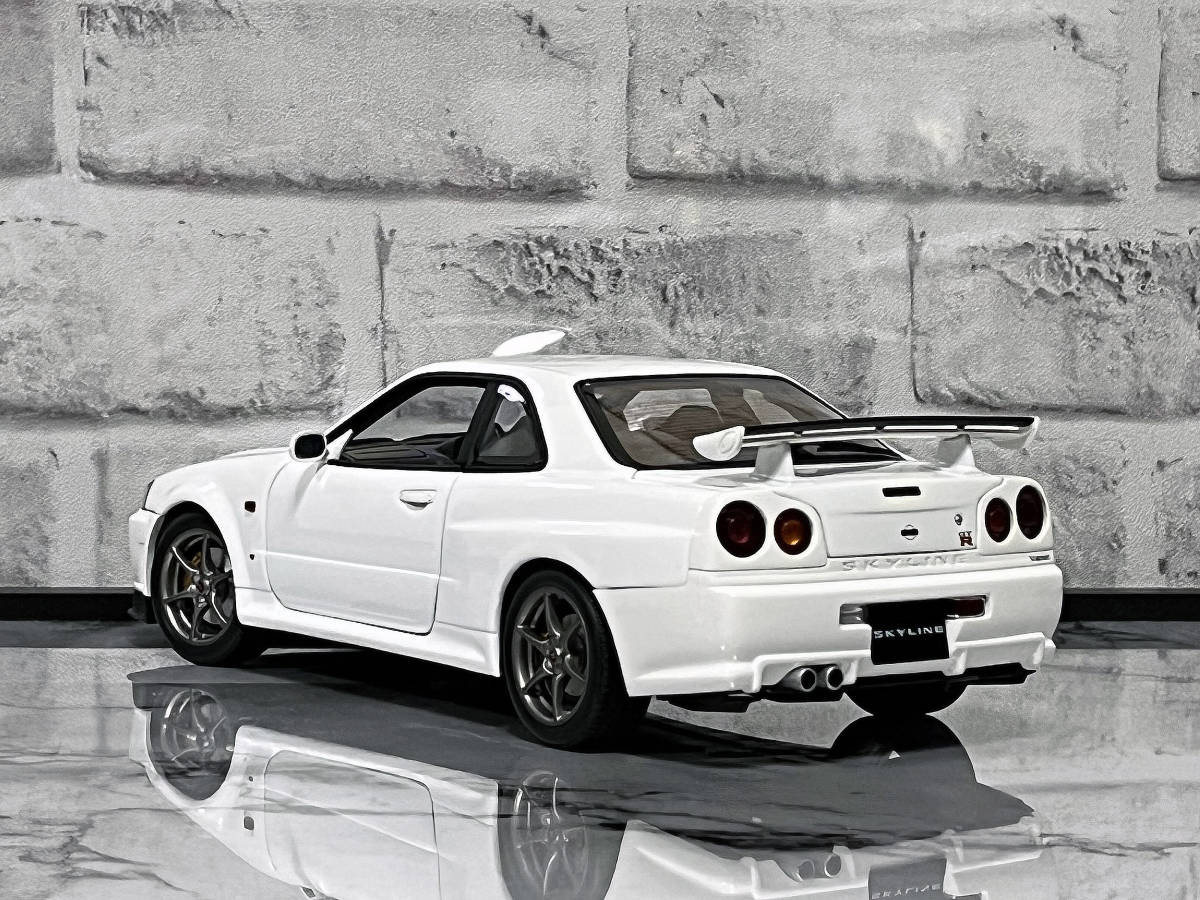 【AUTO art】1/18 NISSAN SKYLINE GT-R (R34) V-SPEC (WHITE) 1/18 日産 スカイライン GT-R (R34) V-SPEC (ホワイト)の画像4