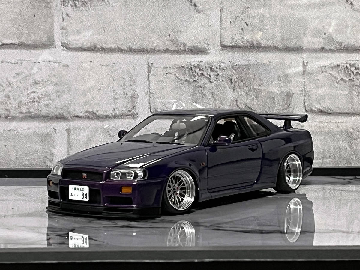 【AUTO art】1/18 NISSAN SKYLINE (R34) GT-R V-SPEC 1999 (Midnight Purple) Customオートアート 日産 スカイライン (R34) GT-R 77304_画像1