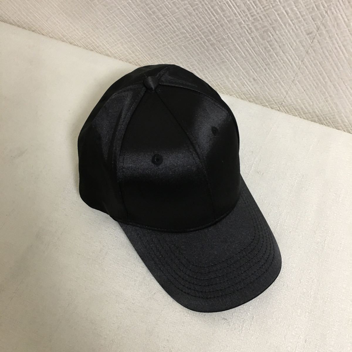 新品未使用本物サテン光沢キャップ帽子黒ブラック旅行トラベルメンズレディースセレブレザー_画像6