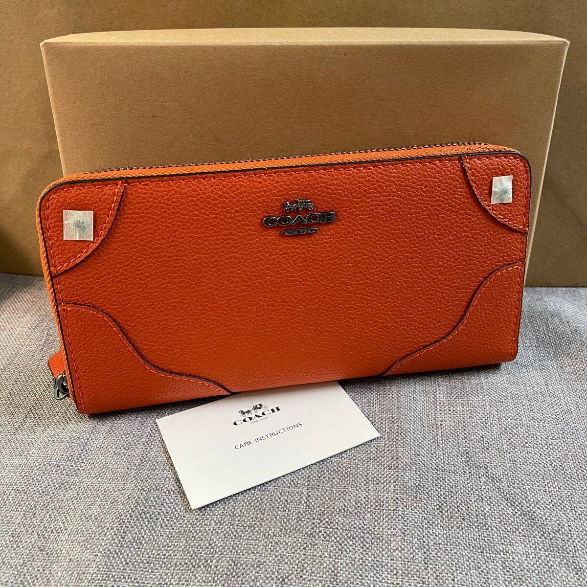 COACH ラウンドファスナー長財布 オレンジ F52645｜PayPayフリマ