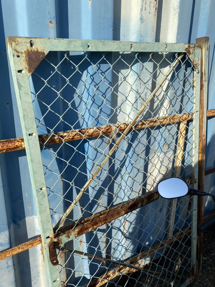  green fence door attaching 2850×3230×2850 kennel .... measures . go in prohibition .