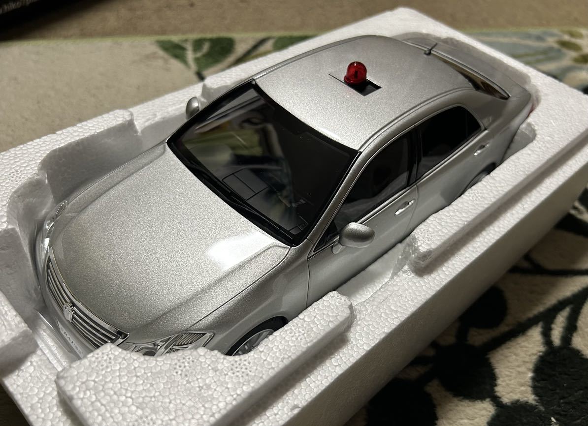 超お買い得!】 新品ミニカー 1 18 トヨタ クラウン GRS202 2011 警察