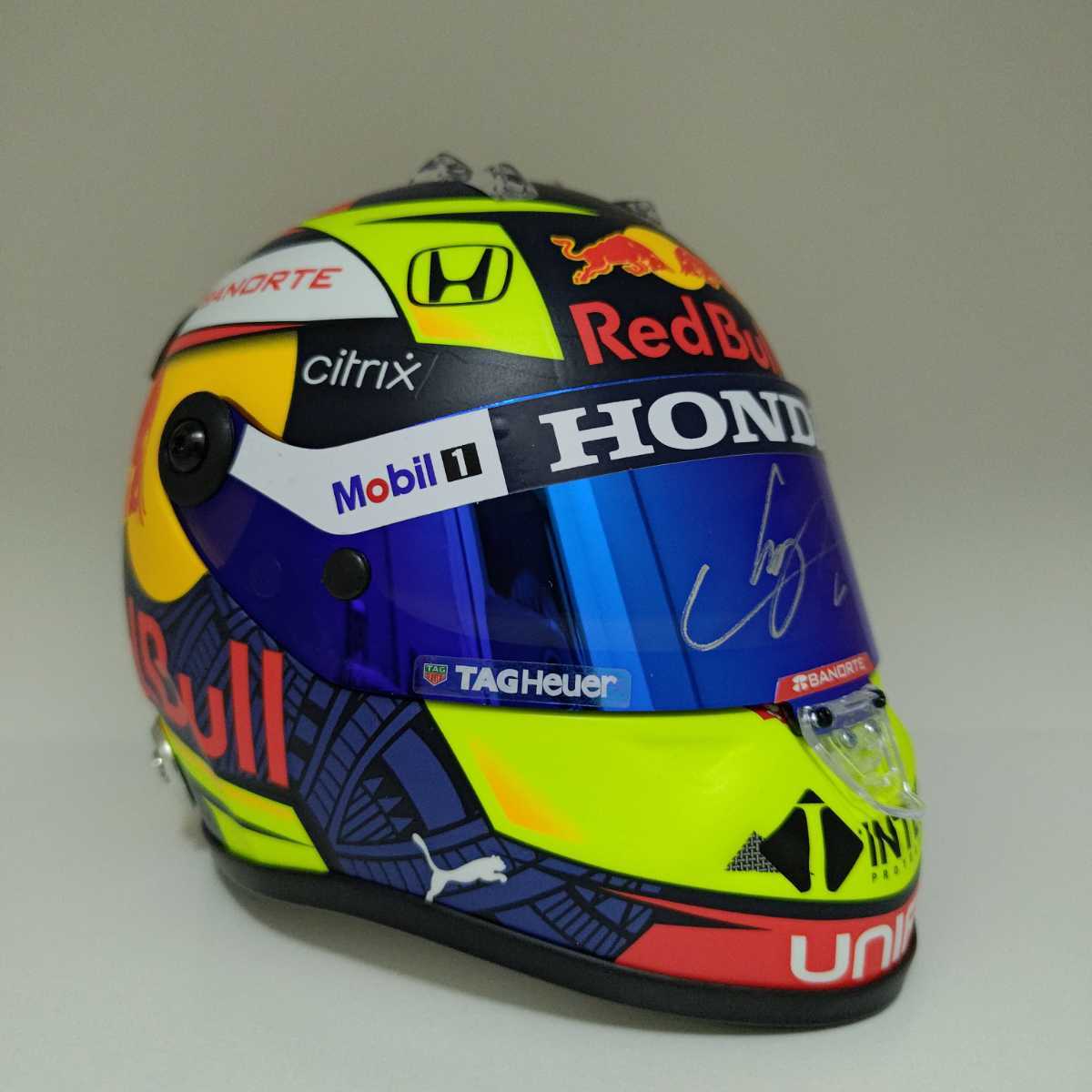 セルジオ・ペレス 直筆サイン 1/2ヘルメット レッドブル・ホンダ F1