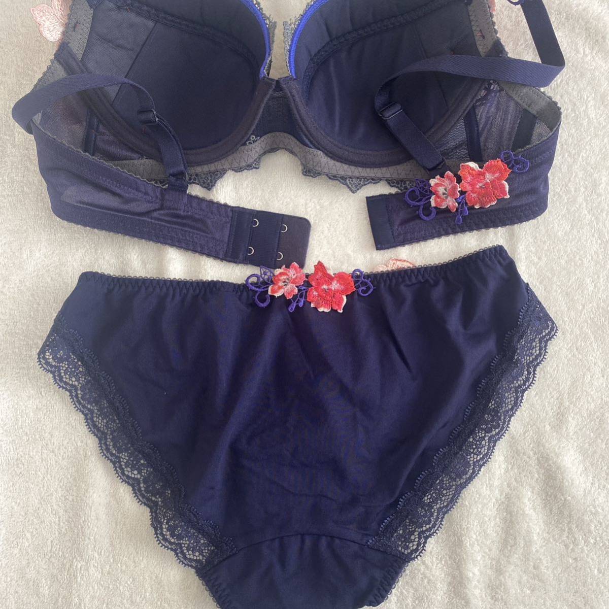 ワコール サルート 69G☆メキシコ ブラジャーE70&総レースショーツM