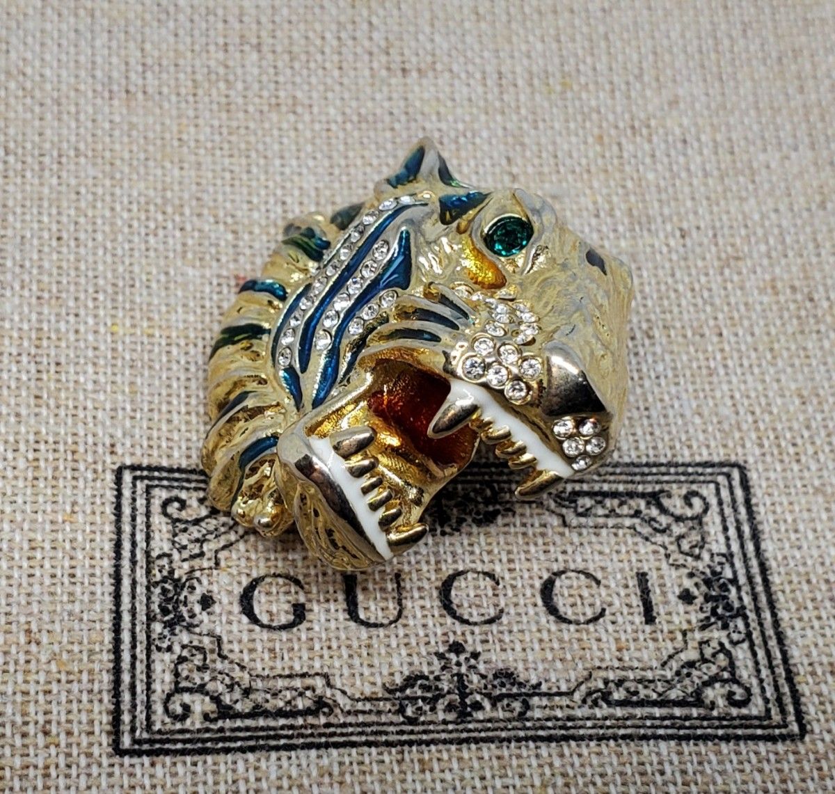 【超レア廃盤美品】GUCCI ピアス ラインストーン ビジュ ピアス タイガー スイング 超レア廃盤美品】GUCCI ヘッド ラインストーン