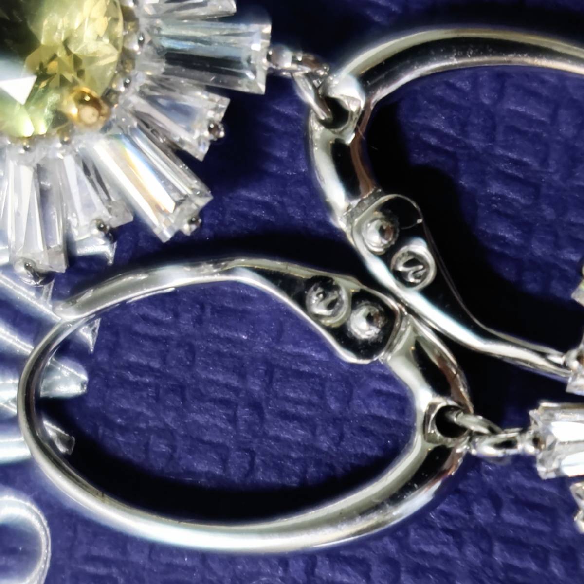 SWAROVSKIスワロフスキーSunshineサンシャインフープピアス-