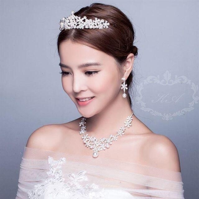 ティアラ ヘッドドレス ヘアアクセサリー パール ウェディング ブライダル 結婚式 アクセサリー シルバー フォーマル 髪飾り 披露宴 新品_画像4