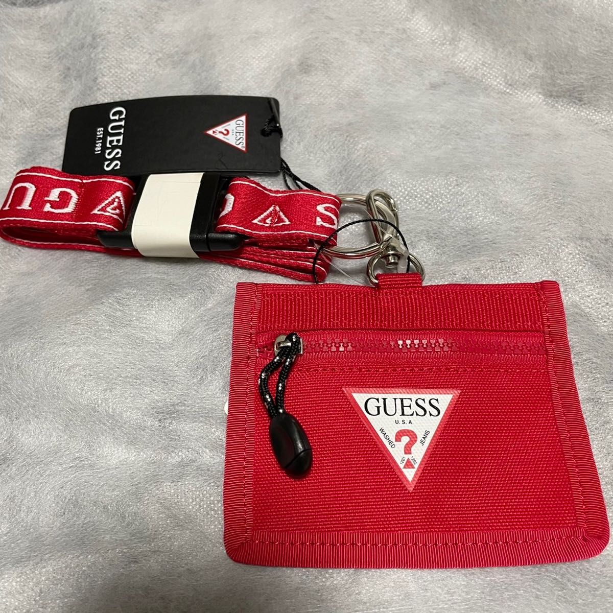 新品タグ付き GUESS ゲス パスケース カードケース 定期入れ ロゴ