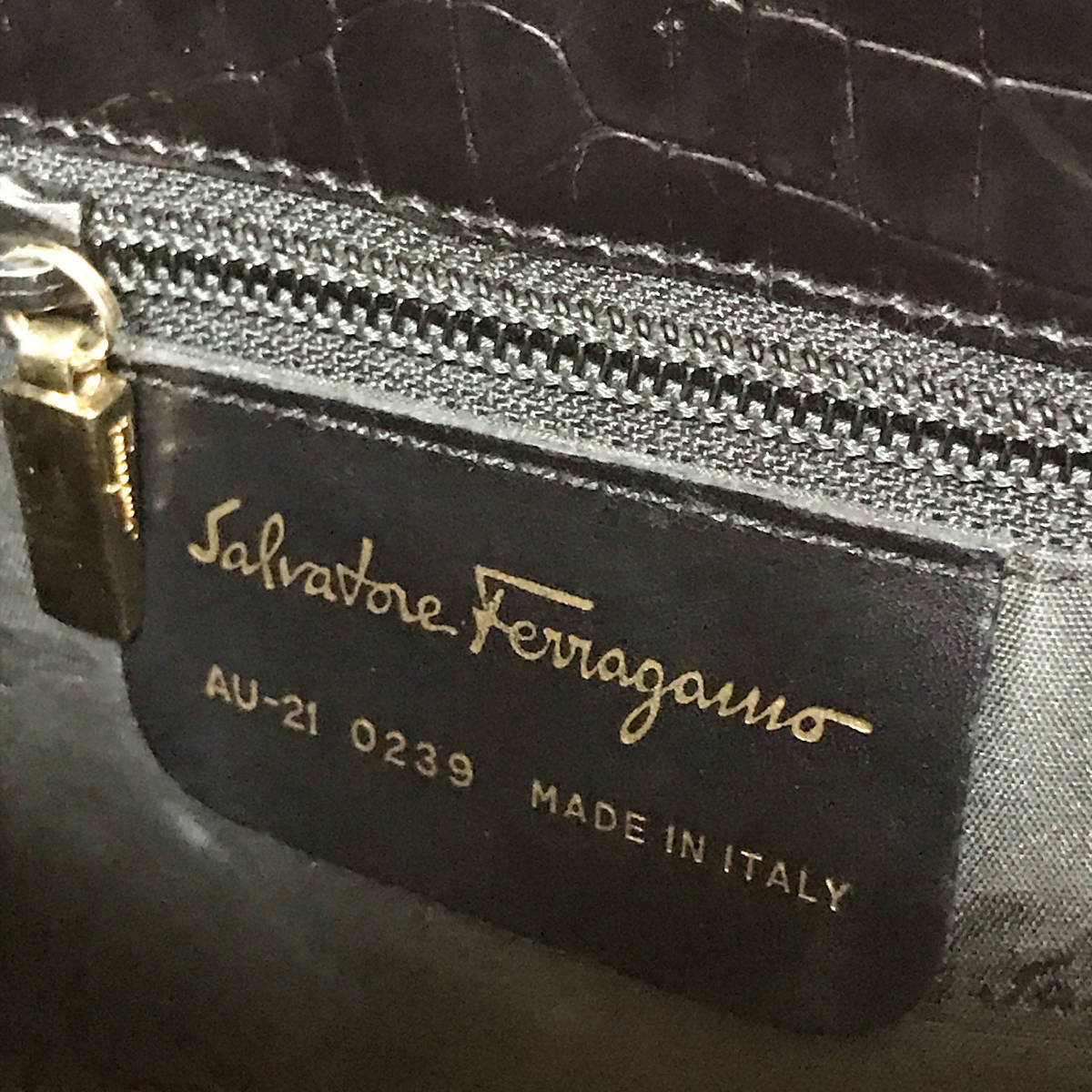 美品 Salvatore Ferragamo ショルダーバッグ ハンドバッグ クロコ型押し 金具 フェラガモ HNAF2303-32-S8-M132J15_画像7