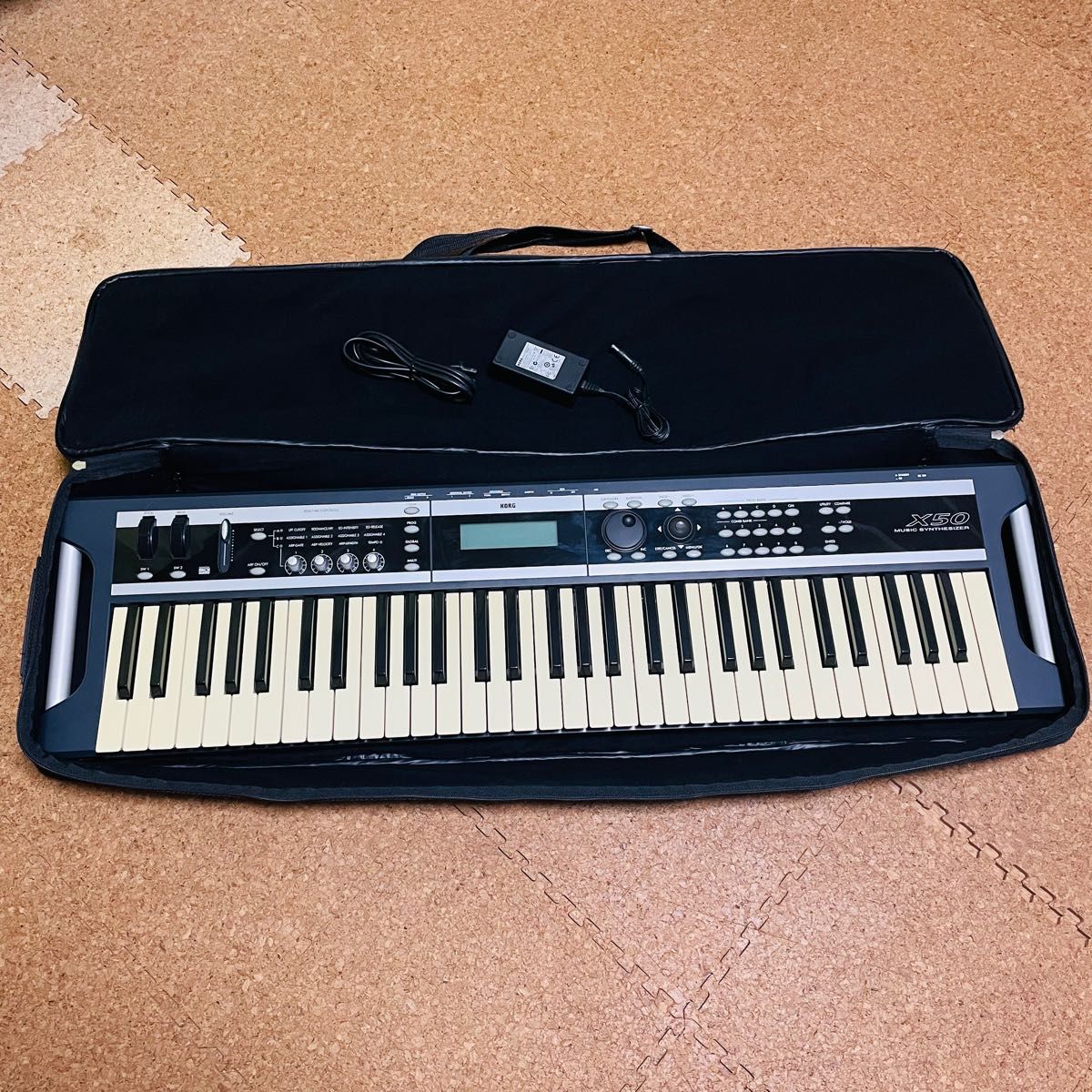 通販激安】 キーボード,シンセサイザーサスティンペダル用滑り止めマット11-1/Lotustorks 【名機】KORG シンセサイザー X50-61 純正ケース付き KORG キーボード用 ペダル