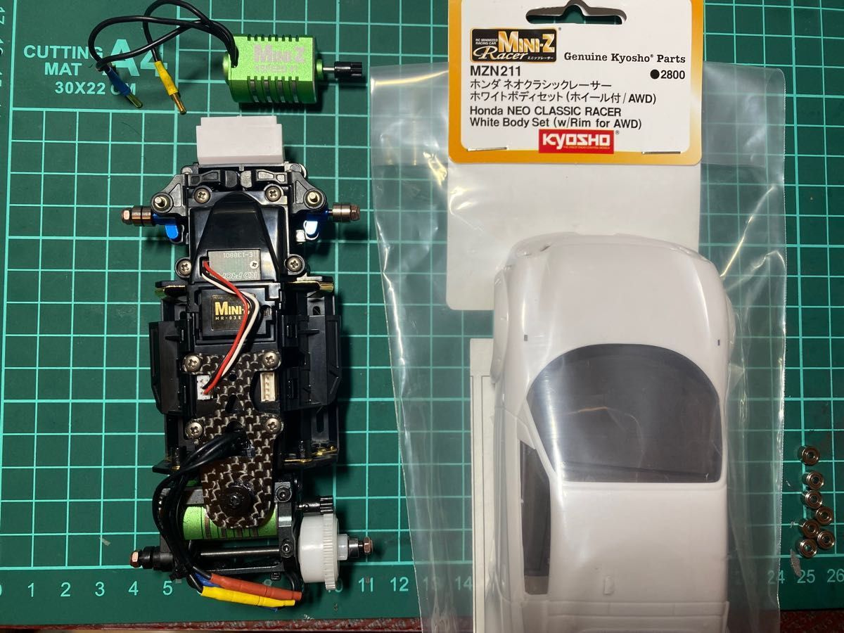 京商ミニッツ MR-03 EVO 緑モーター + ネオクラシックレーサー 京商ミニッツ MR-03 EVO 緑モーター + ネオクラシックレーサー