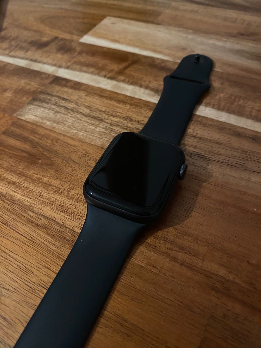 Apple Watch SE GPSモデル 44mm スペースグレイアルミニウムケースと