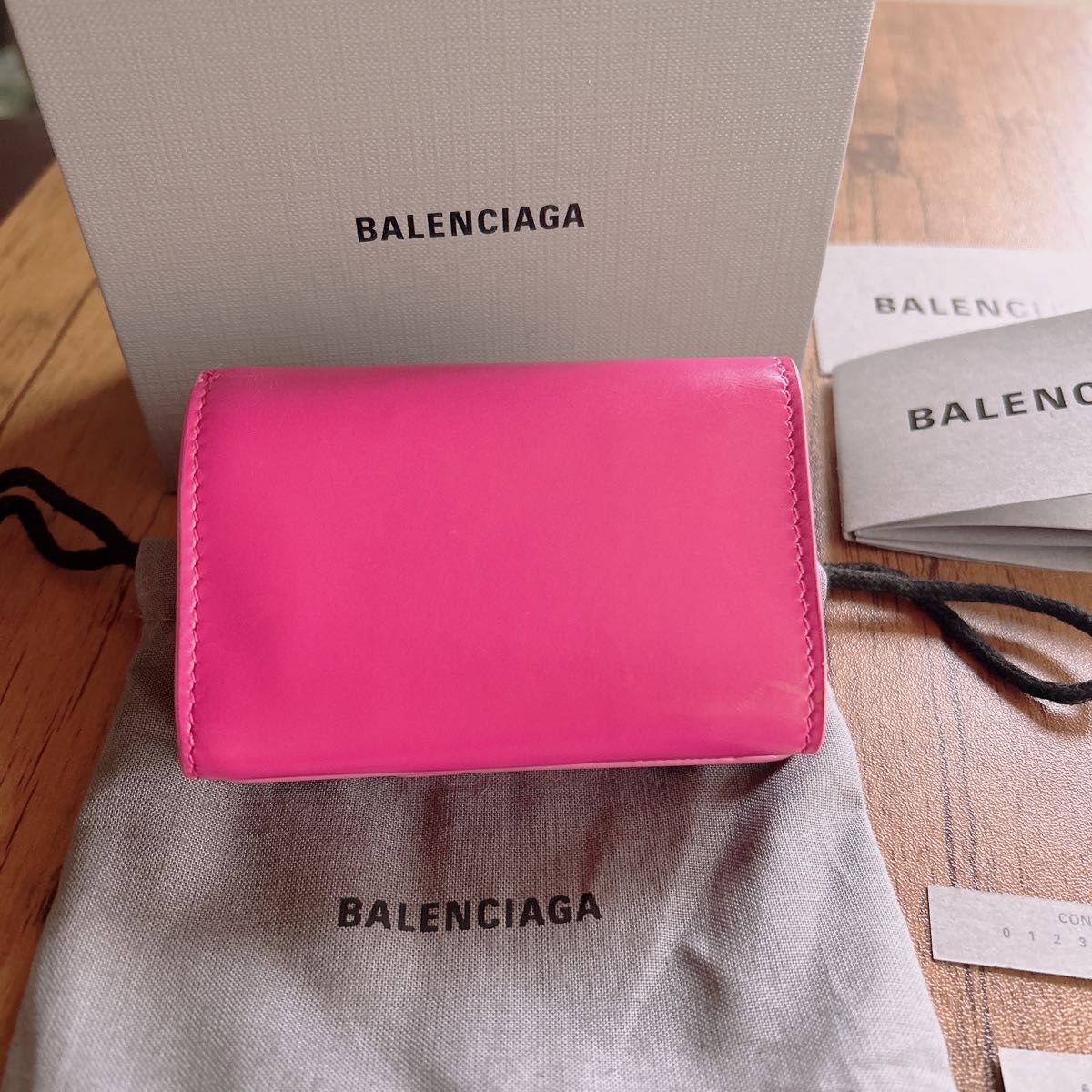 正規品 超美品 BALENCIAGA バレンシアガ 三つ折り財布 レディース ロゴ