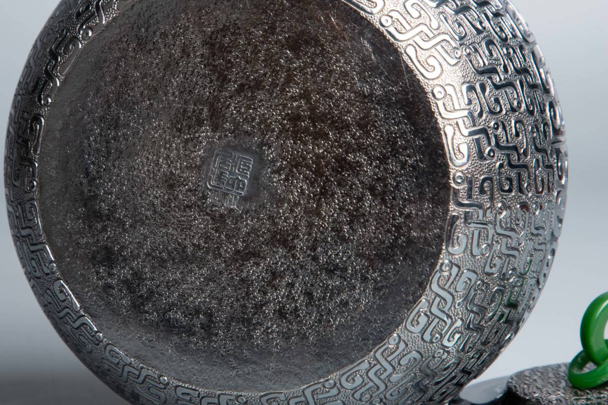 時代 純銀製 蔵六居造 饕餮文 三連環玉摘蓋 湯沸 工芸品 古美術品 銀瓶 煎茶道具 重さ829G