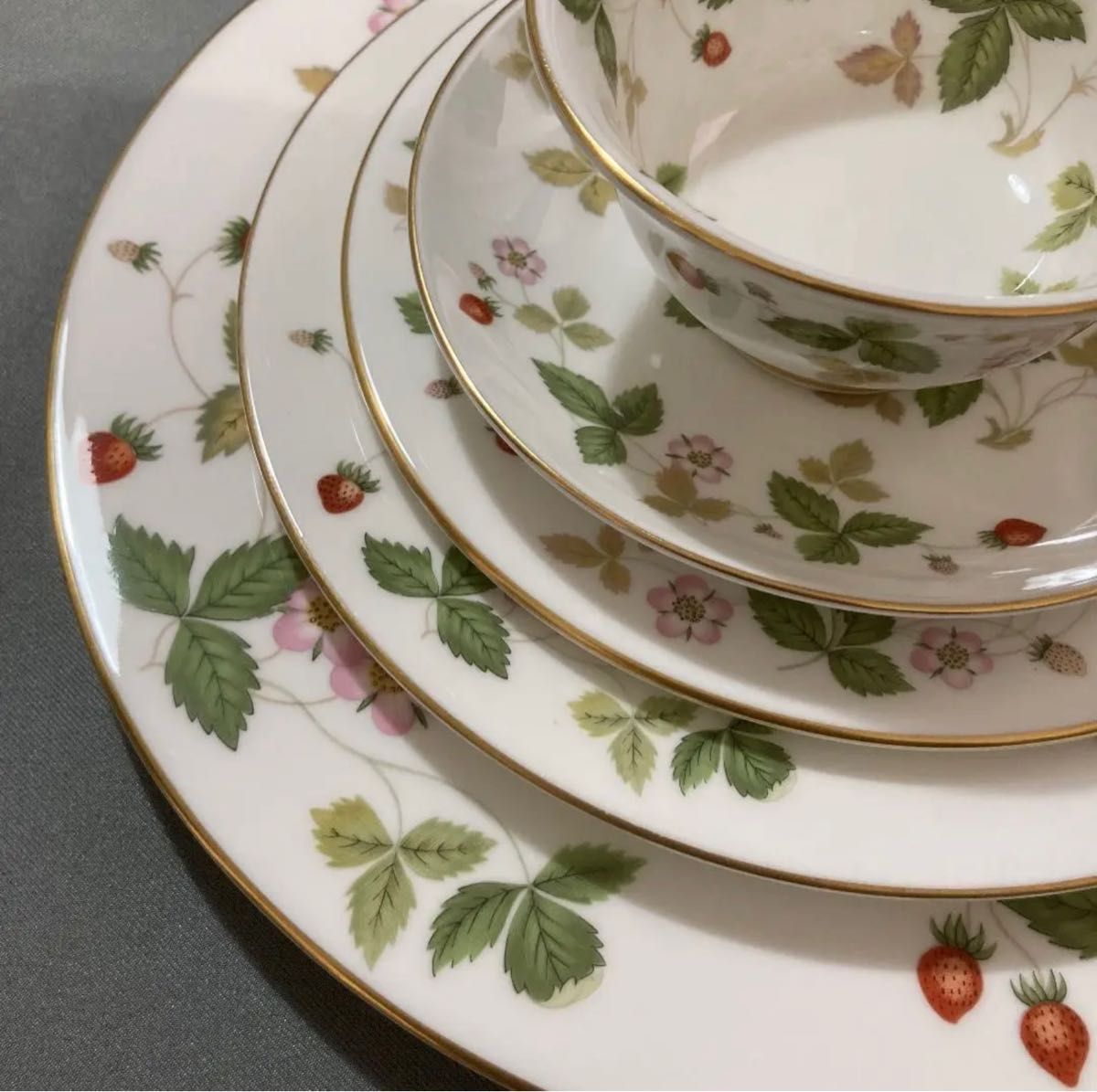 WEDGWOOD ウェッジウッド ワイルドストロベリー カップ&ソーサー ピオニー プレート3種 計5点セット 黒壺