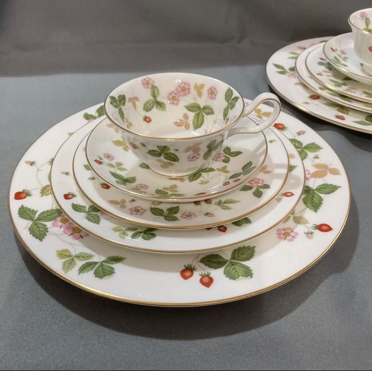 WEDGWOOD ウェッジウッド ワイルドストロベリー カップ&ソーサー ピオニー プレート3種 計5点セット 黒壺