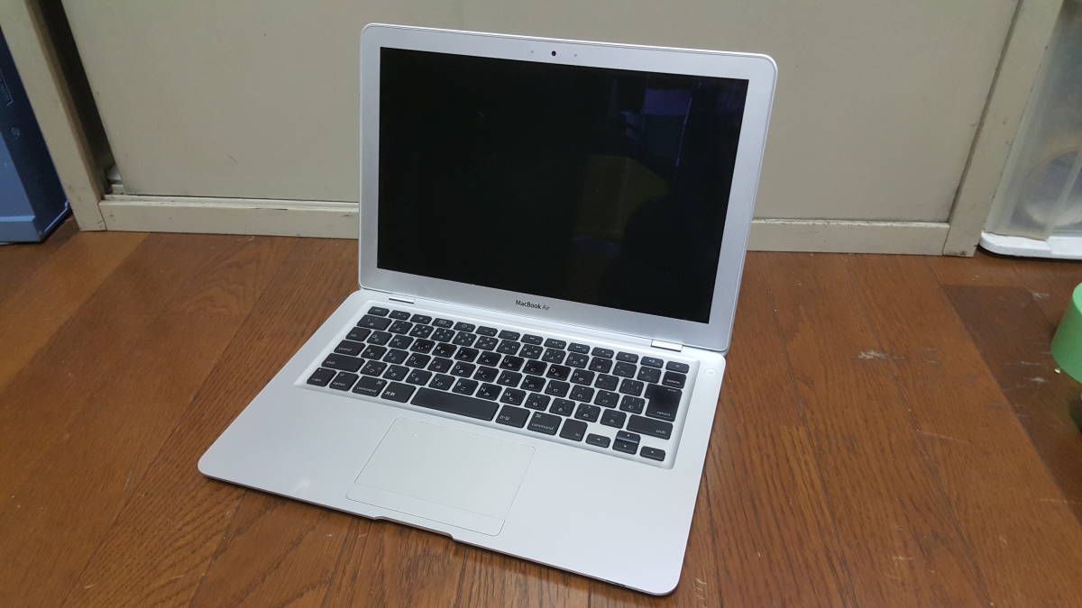【PC周辺機器】 Apple MacBook Air 本体のみ（ACアダプターなし）　Mac OS Xが立ち上がりました。 ジャンクにて_画像2