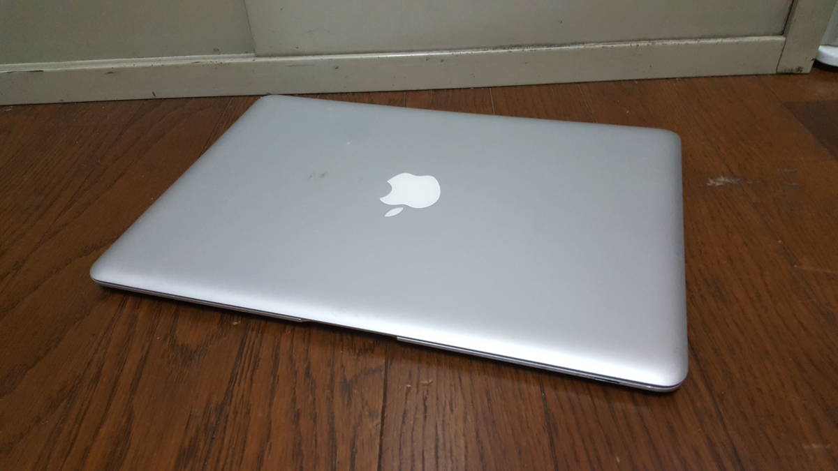 【PC周辺機器】 Apple MacBook Air 本体のみ（ACアダプターなし）　Mac OS Xが立ち上がりました。 ジャンクにて_画像1