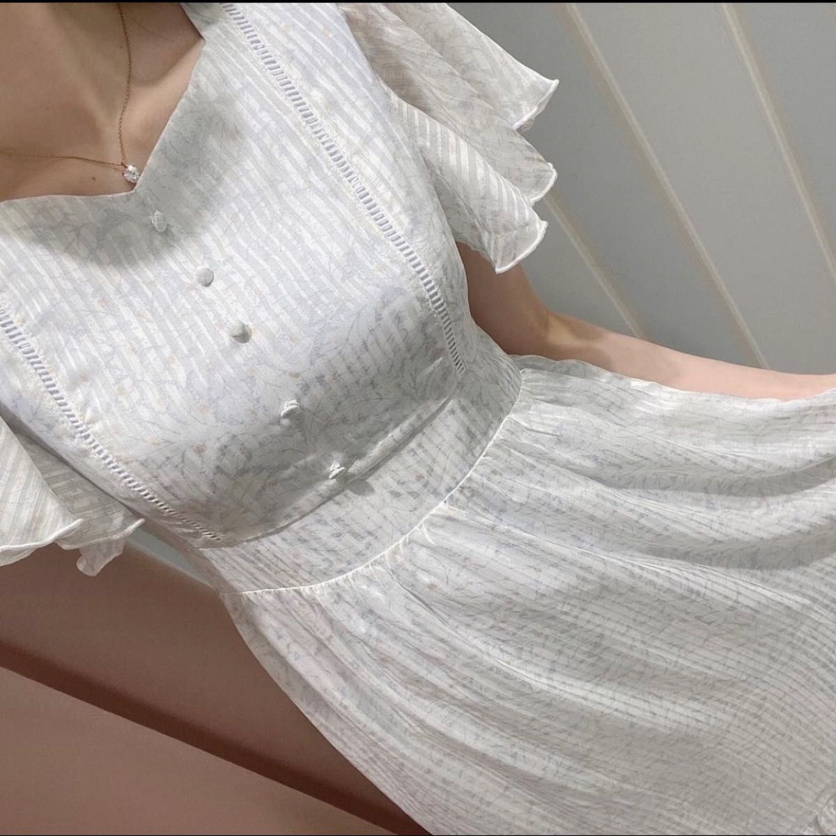evelyn エブリン 肩フリル花柄 ワンピース|Yahoo!フリマ(旧 evelyn エブリン 肩フリル花柄 ワンピース|Yahoo!フリマ(旧