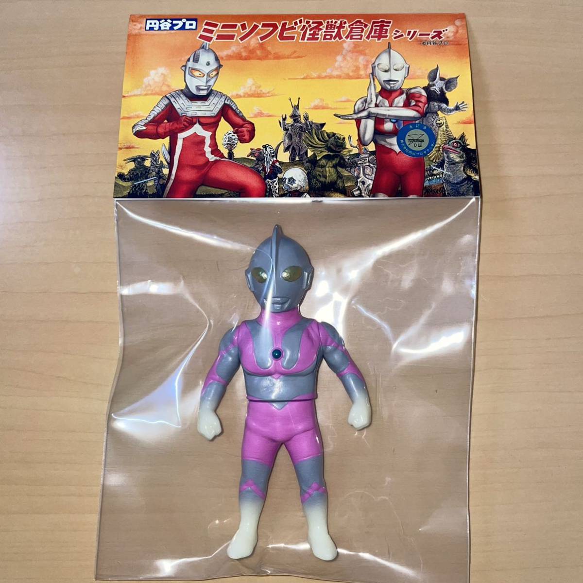 MAXTOY ウルトラマン 蓄光 GID arktz限定 アークティーズ ソフビ ultraman sofvi max toy マックストイ_画像3